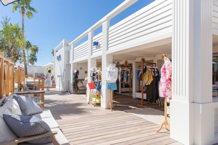 Le saint tropez : plage branchée pour mariage tendance