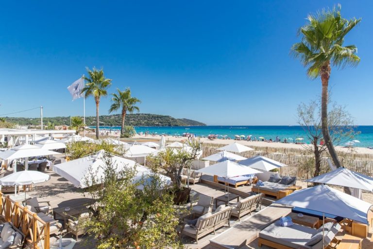 Le saint tropez : plage branchée pour mariage tendance